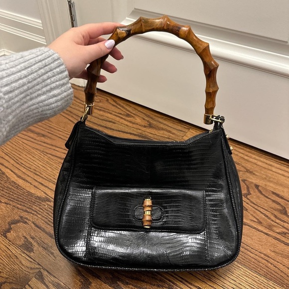 Thrifted shoulder bag 👜 Love the wooden shoulder strap, In decent condition. - Picture 1 of 5